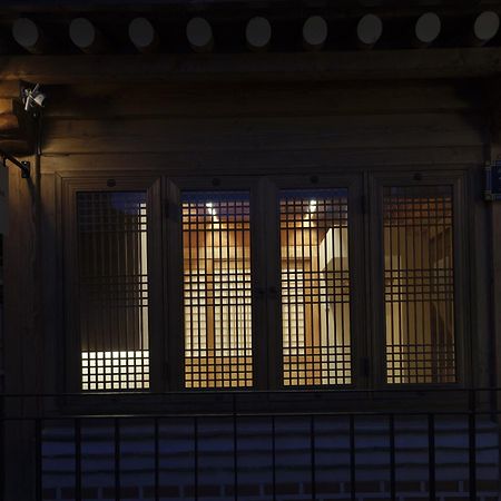 The Korean Traditional Hanok In Downtown Seoul For Convenient Public Transportation - Seoul Ari Exteriér fotografie