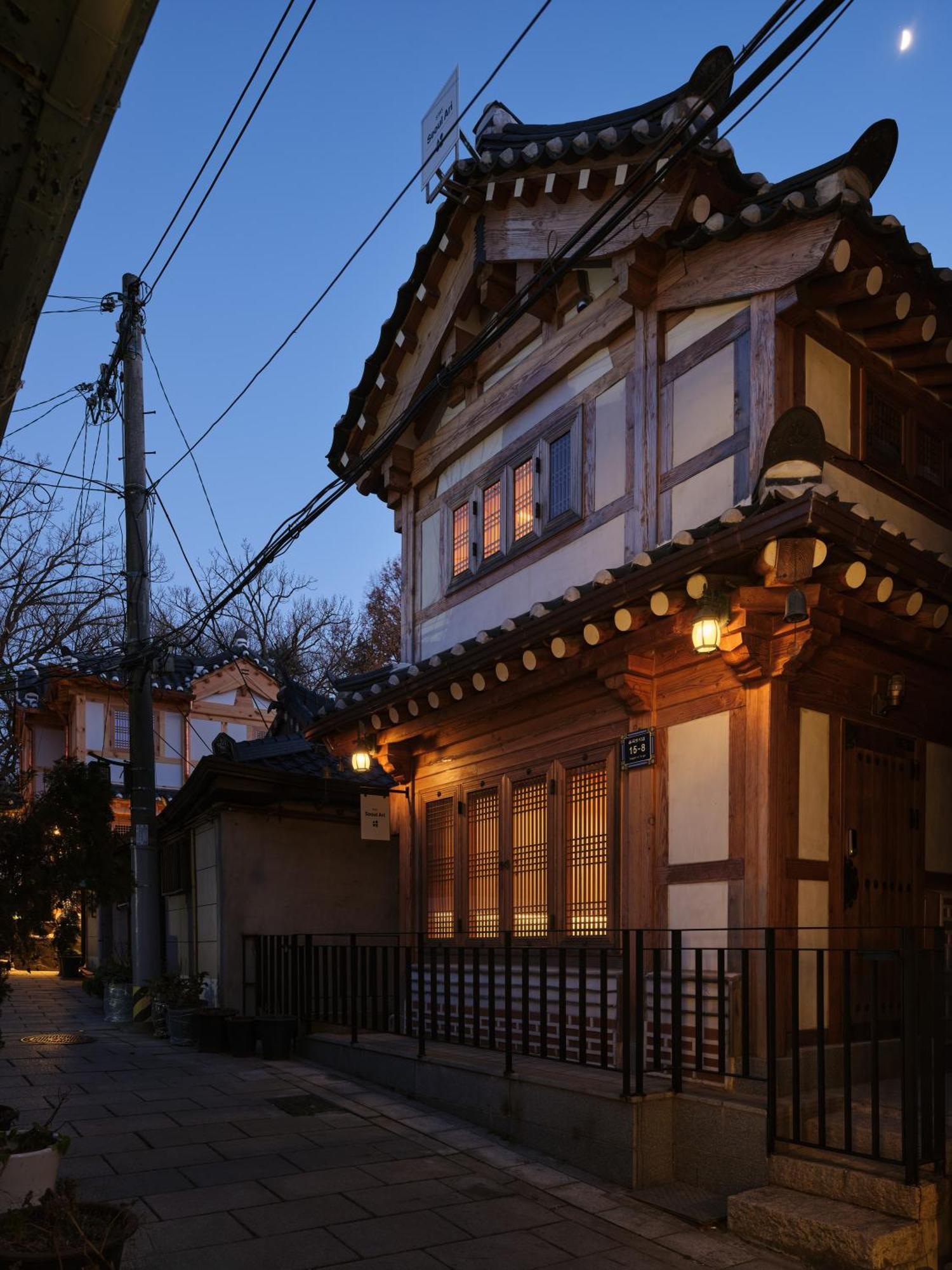 The Korean Traditional Hanok In Downtown Seoul For Convenient Public Transportation - Seoul Ari Exteriér fotografie