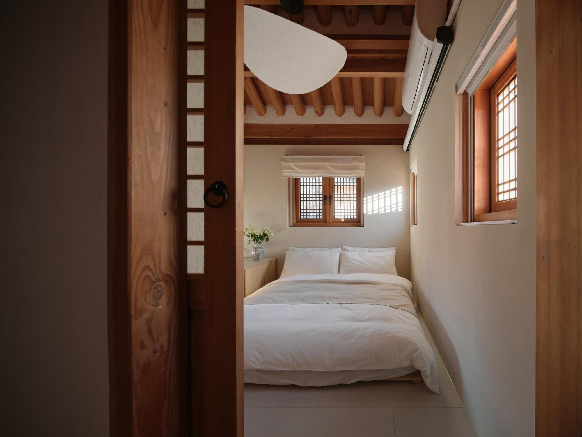 The Korean Traditional Hanok In Downtown Seoul For Convenient Public Transportation - Seoul Ari Exteriér fotografie