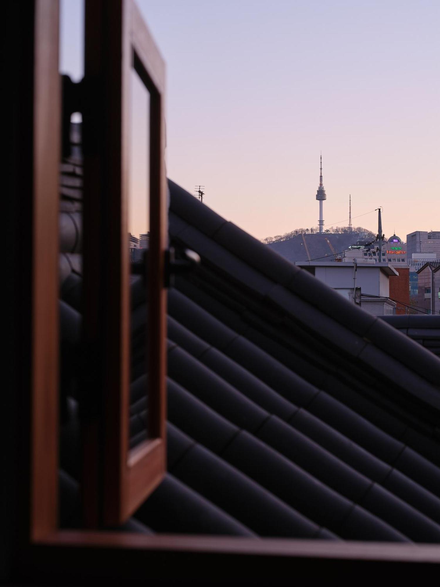The Korean Traditional Hanok In Downtown Seoul For Convenient Public Transportation - Seoul Ari Exteriér fotografie